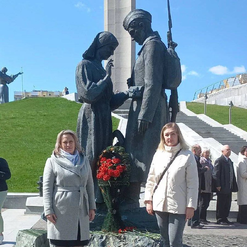 В рамках проведения акции посвященной празднованию Великой Победы делегация Гродненской области профсоюза БЕЛПРОФМАШ возложила цветы у обелиска